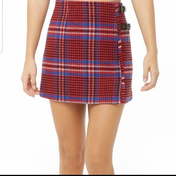 Red Plaid mini skirt - Picture 2 of 8